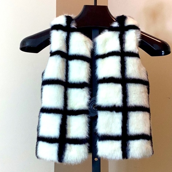 Cherokee Other - Cherokee White & Black Faux Fur Vest